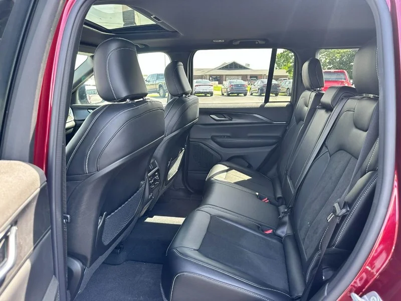 Used 2025 Velvet Red Pearlcoat Jeep Altitude X image 9