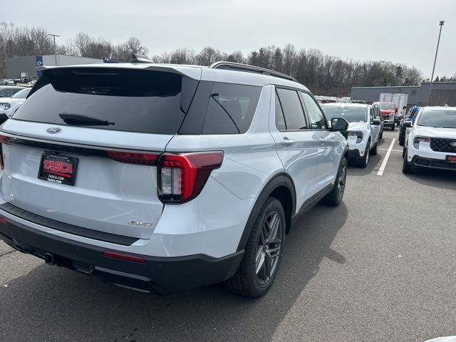 New 2026 Space White Metallic Ford ST-Line image 7