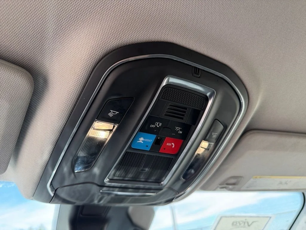 Used 2023 White Jeep Laredo image 16