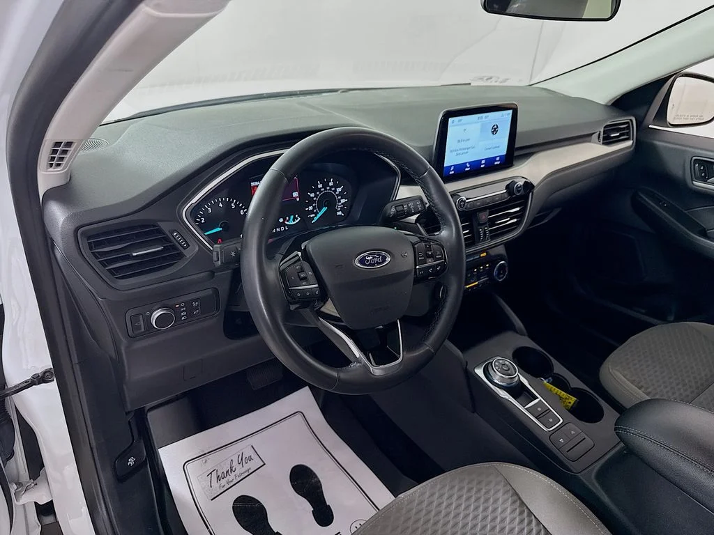 Used 2022 Oxford White Ford SE image 14