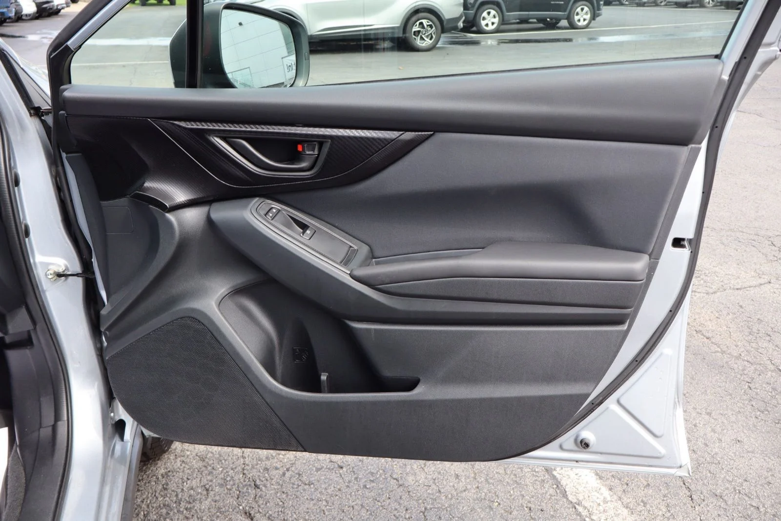Used 2018 Ice Silver Metallic Subaru 2.0i Premium image 36