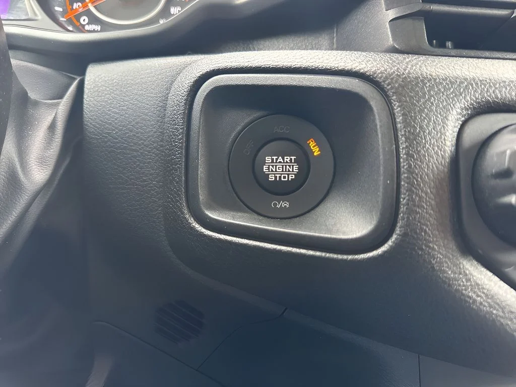 Used 2025 White Jeep Sport S image 21