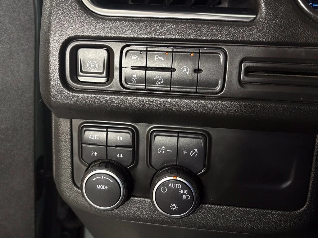Used 2023 Green Chevrolet Premier image 23