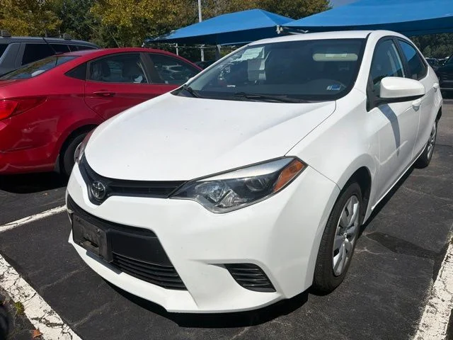 Used 2016 Super White Toyota LE image 3