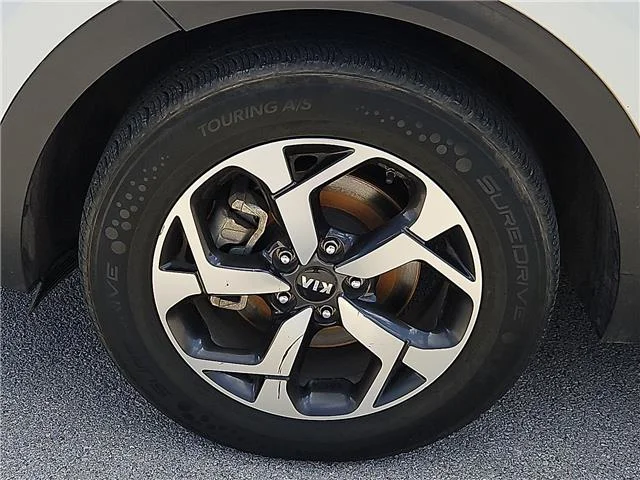 Used 2021 Snow White Pearl KIA LX Front-wheel Drive image 8