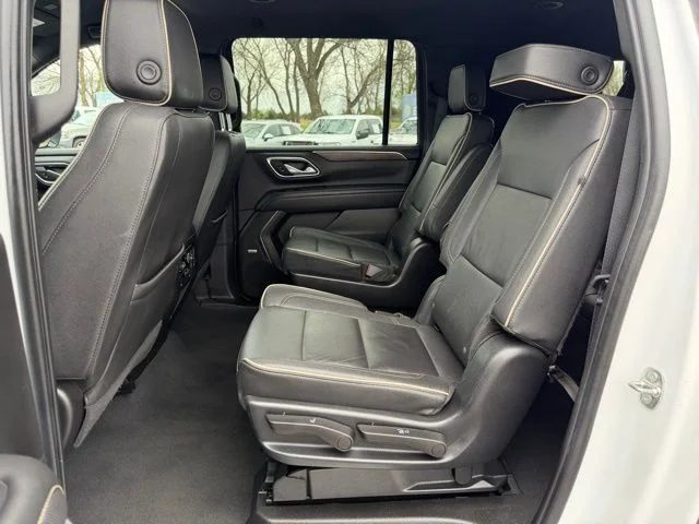 2023 Chevrolet Suburban Premier - Photo 20