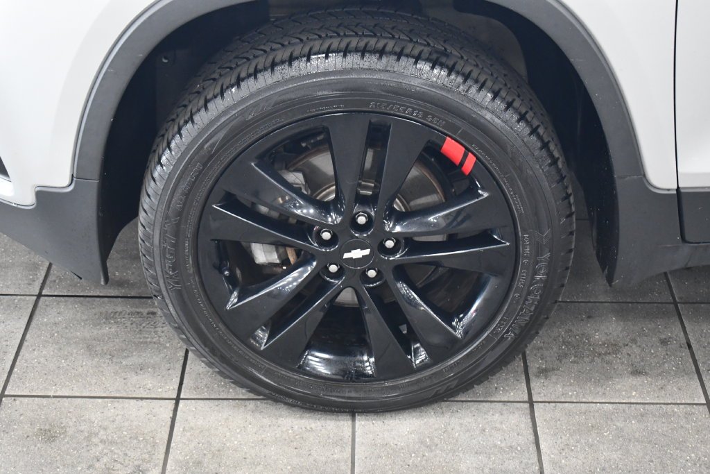 Used 2019 Silver Ice Metallic Chevrolet LT image 14
