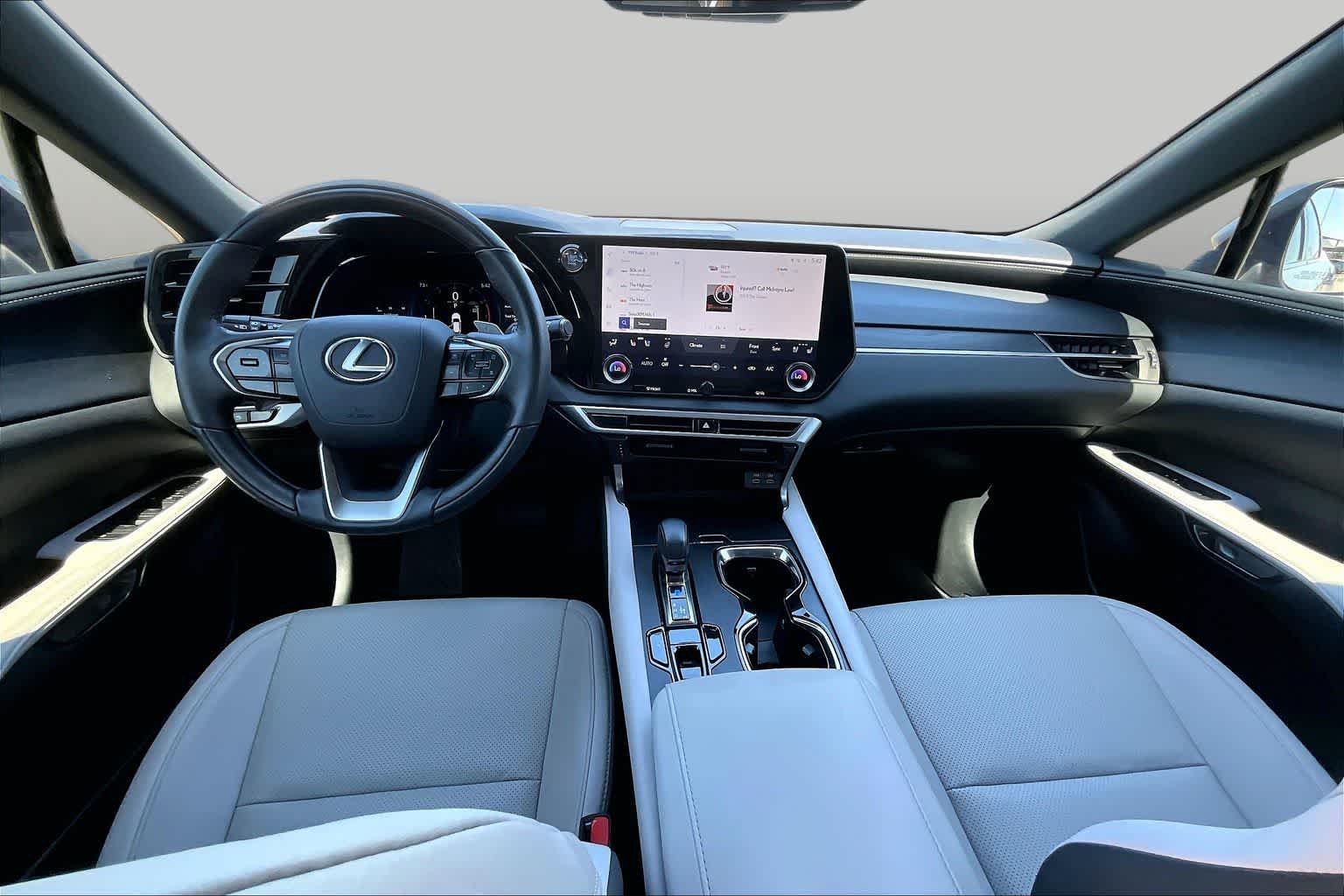 2025 Lexus RX 350 - Photo 28