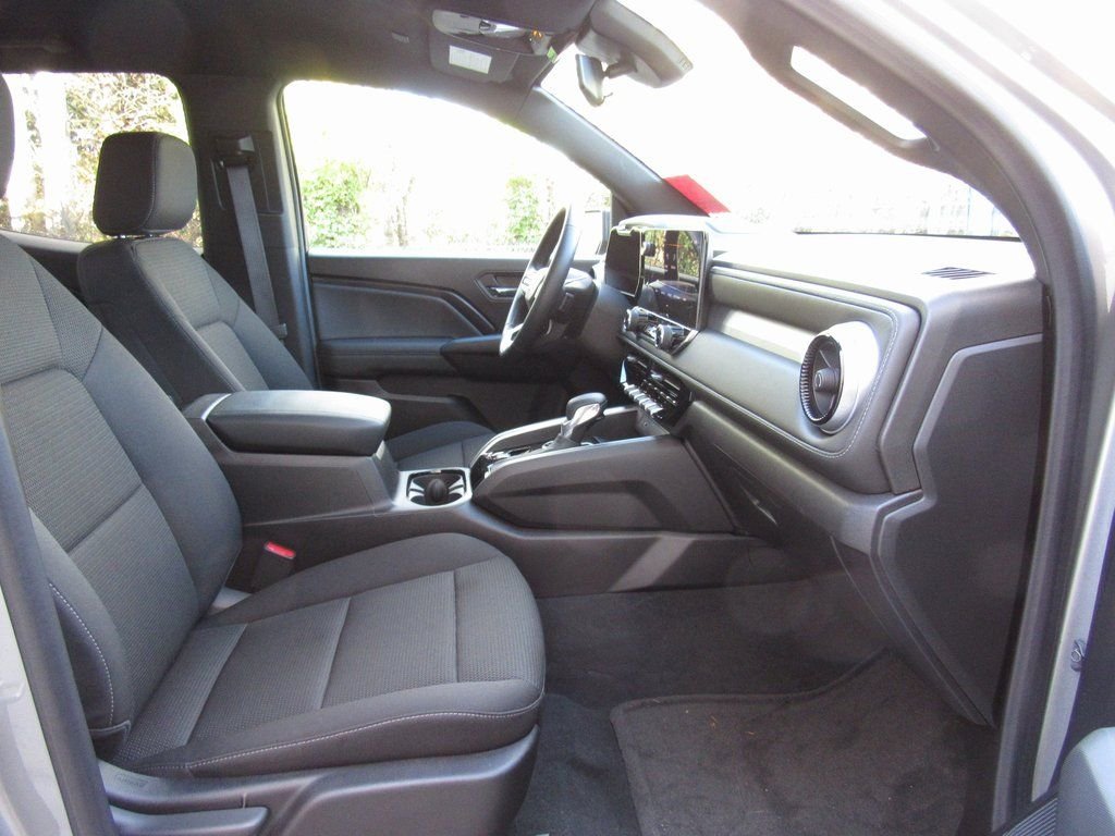 2024 Chevrolet Colorado LT - Photo 20