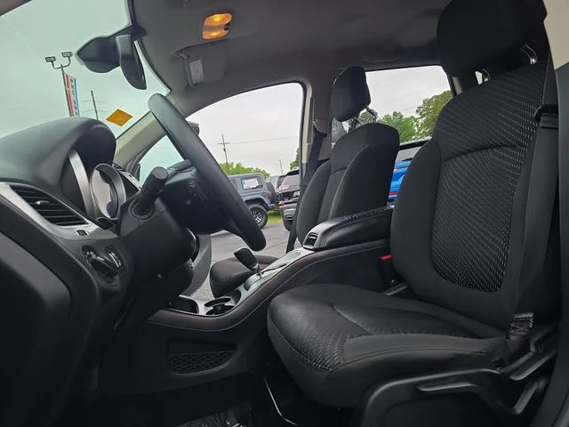 Used 2018 Gray Dodge SE image 17