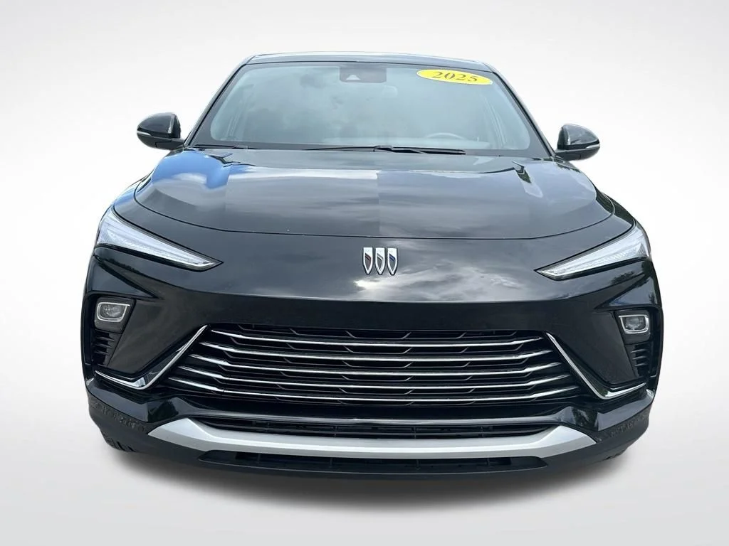 Used 2025 Black Buick Preferred image 10
