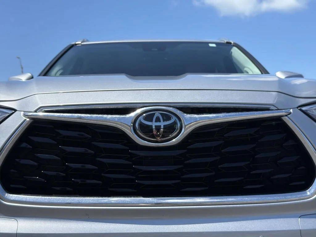 Used 2020 Silver Toyota Limited image 38