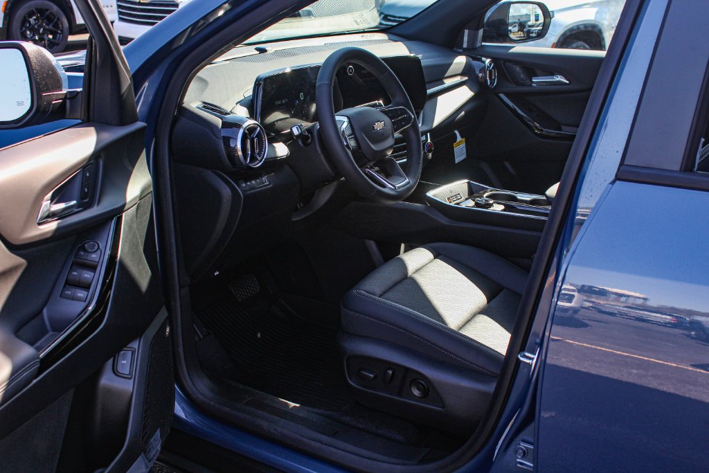 2027 Chevrolet Equinox LT - Photo 11