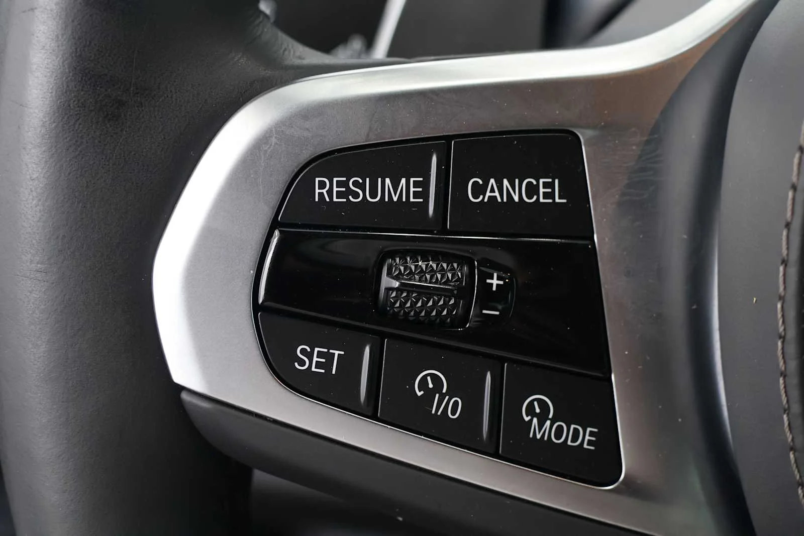 Certified Used 2025 Carbon Black Metallic BMW xDrive40i image 21