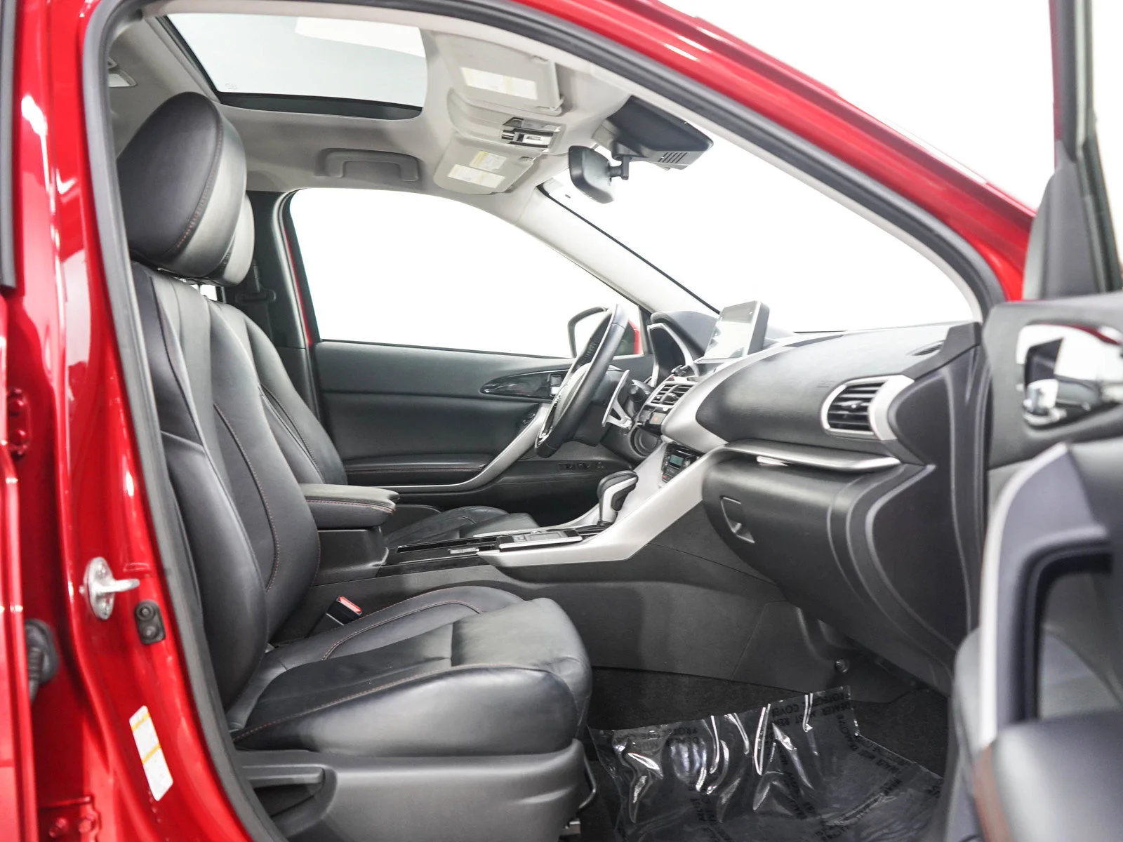 Used 2018 Red Mitsubishi SEL image 11