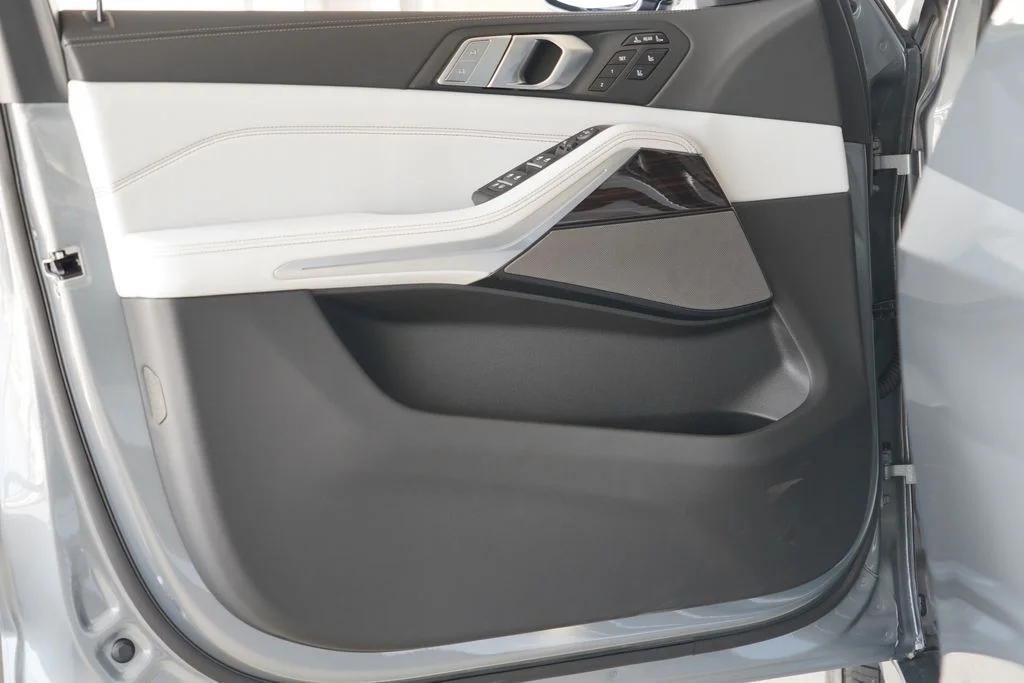 New 2027 Skyscraper Grey Metallic BMW xDrive40i image 8