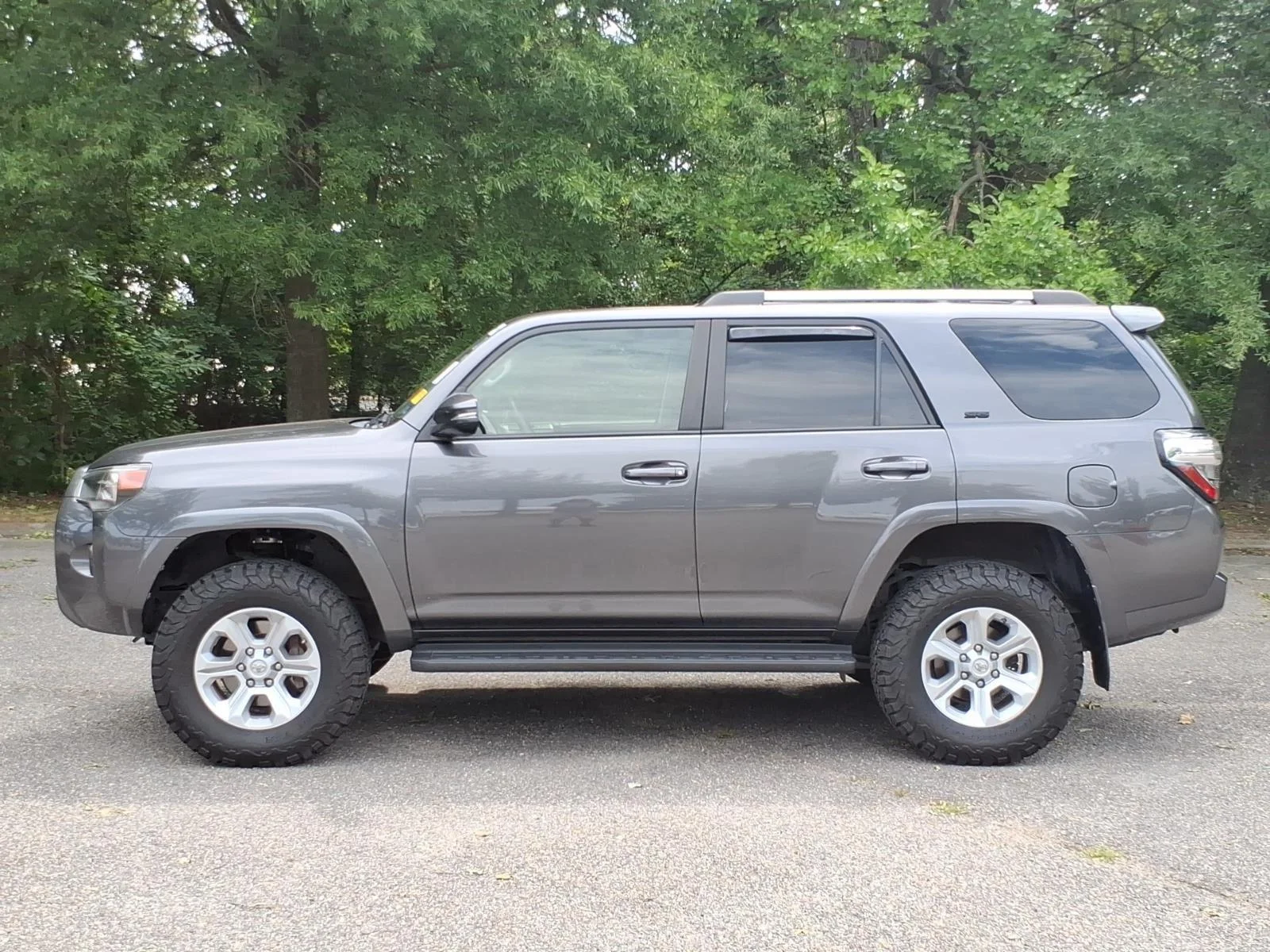 Used 2021 Magnetic Gray Metallic Toyota SR5 Premium image 3