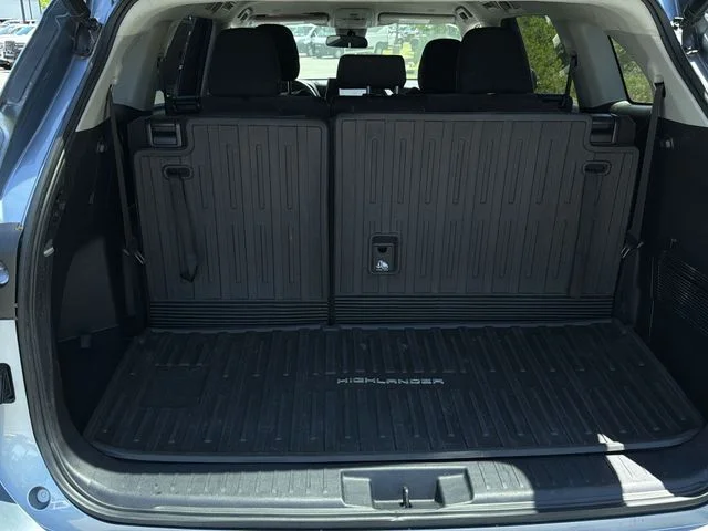 Used 2023  Toyota LE image 35