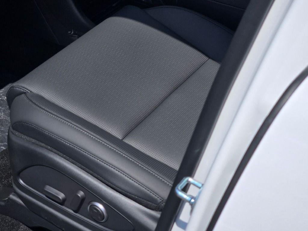 New 2026 White Pearl Hyundai SEL Premium 7P image 24
