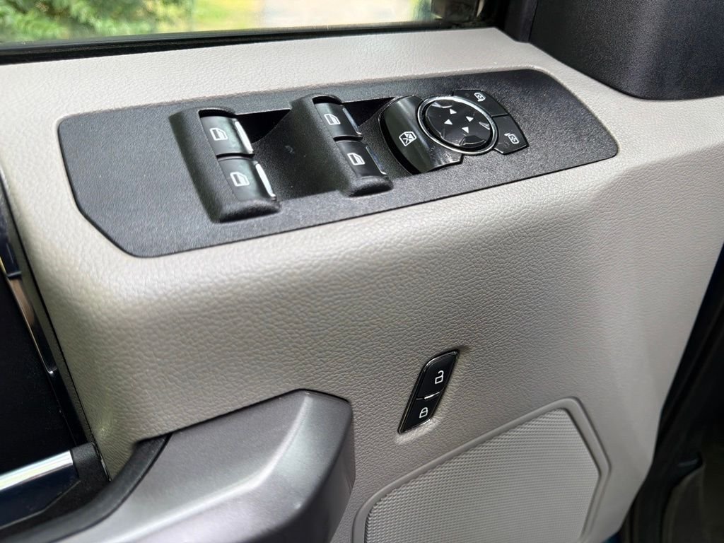 Used 2020 Blue Metallic Ford XLT image 27