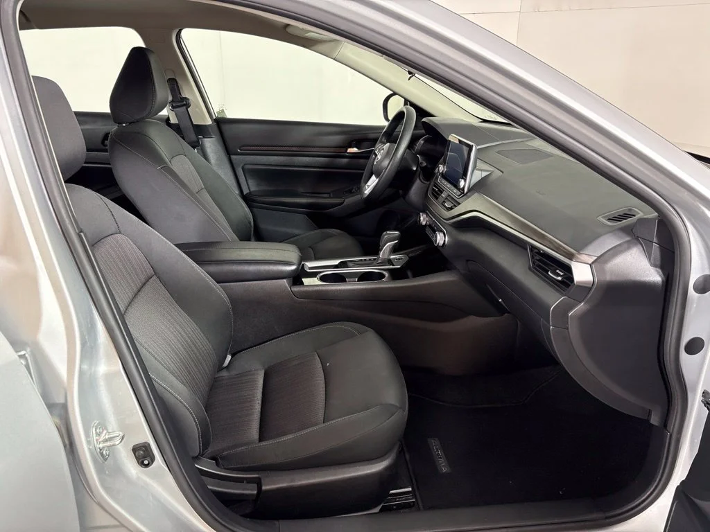 Used 2024 Silver Nissan 2.5 SV image 15