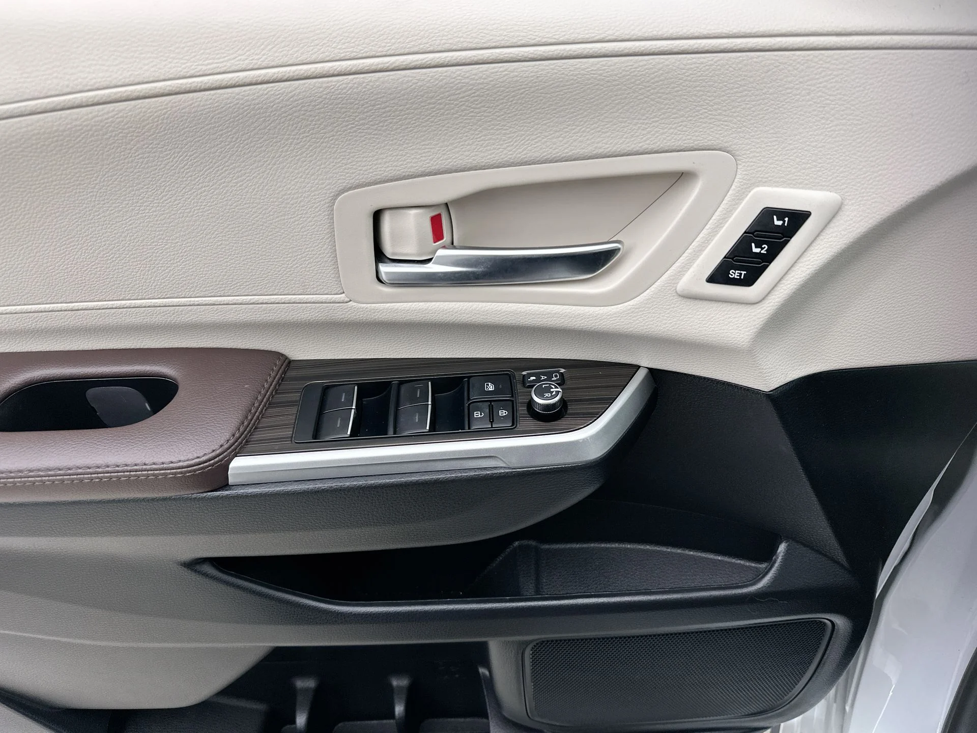 Used 2024 Beige Toyota Platinum image 21