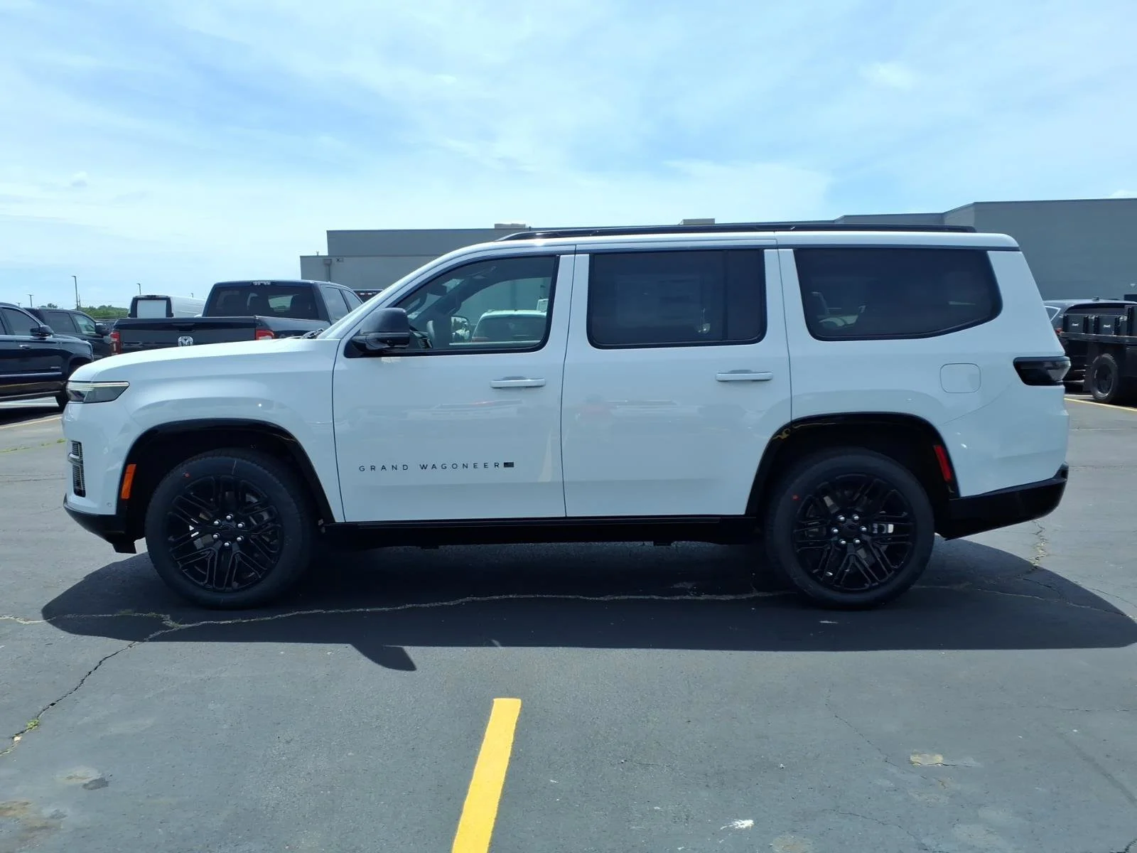 New 2026 Bright White Clear-Coat Exterior Paint Jeep Limited Reserve image 3