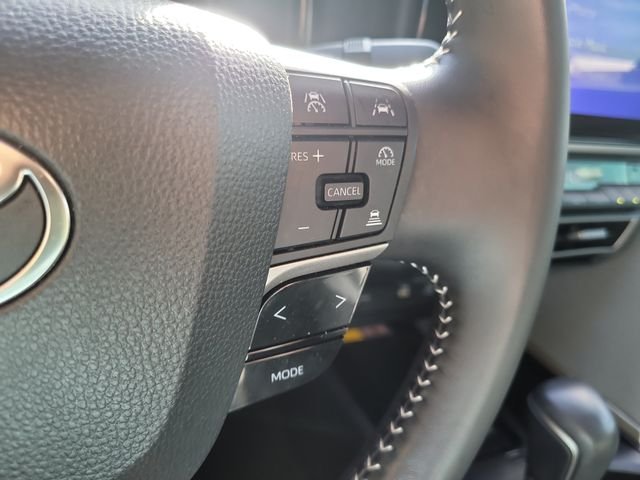 Used 2025  Toyota SE image 27