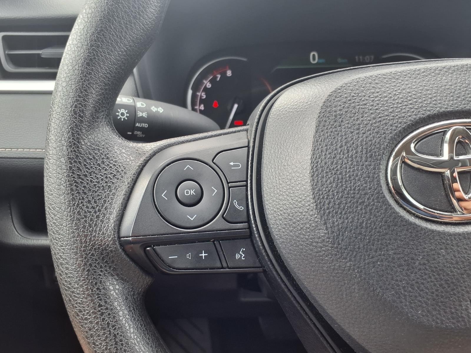 2025 Toyota RAV4 XLE - Photo 16