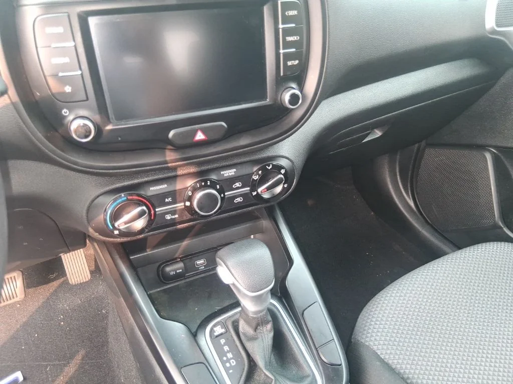 Used 2022 Red Kia LX image 10