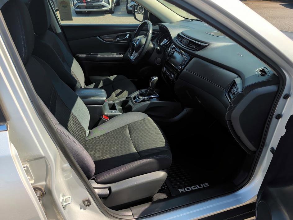 Used 2018 Brilliant Silver Nissan SV image 12