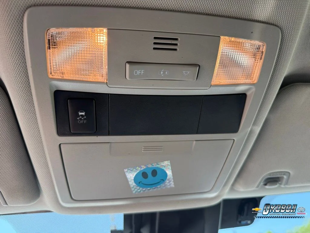Used 2018 Silver Toyota SR5 image 13