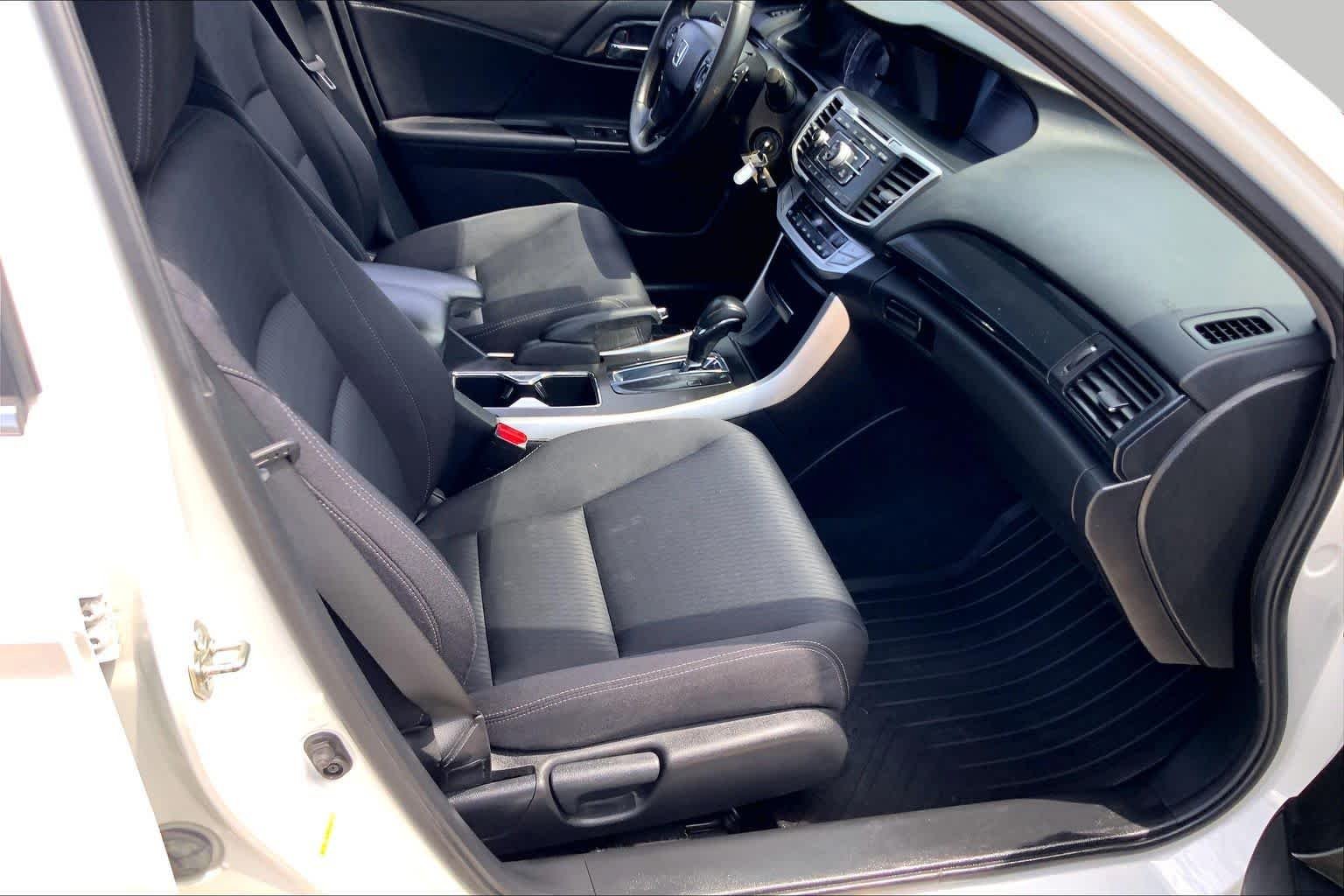 Used 2015 WHITE ORCHID PEARL Honda Sport image 9