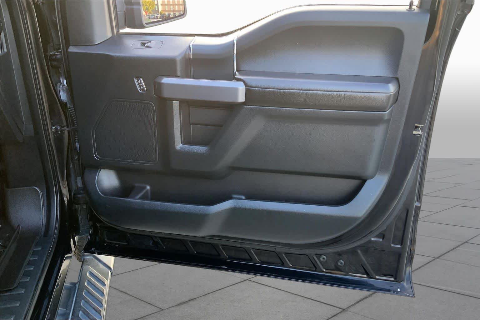 Used 2019 Agate Black Metallic Ford XLT image 21