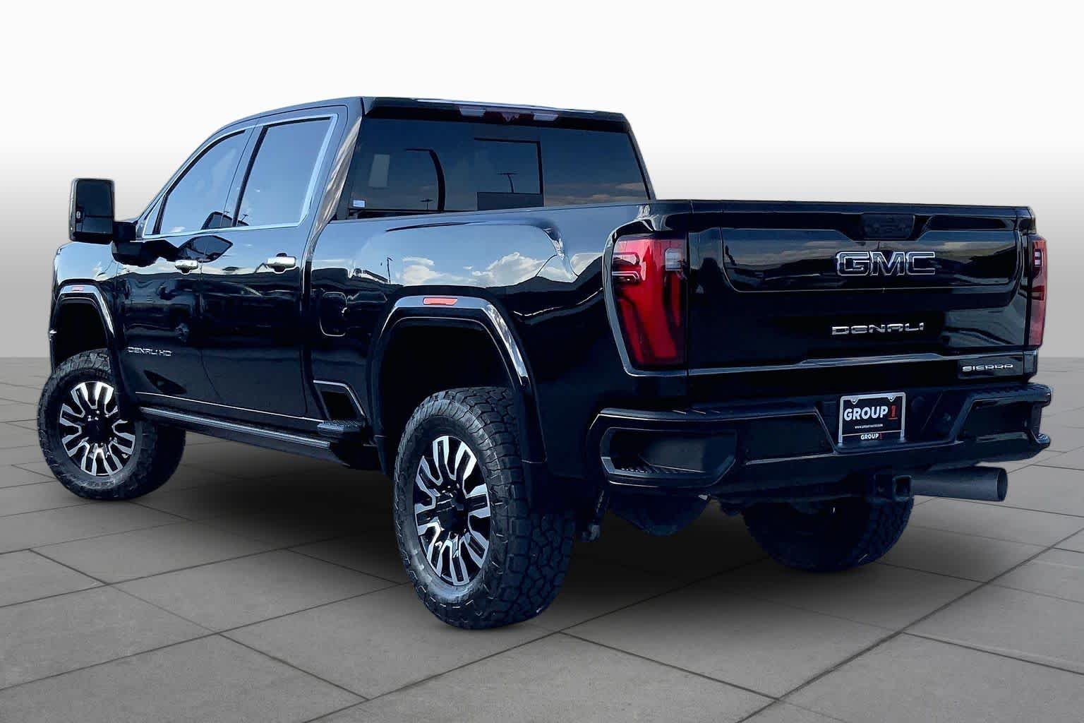 Used 2025 Onyx Black GMC Denali Ultimate image 12