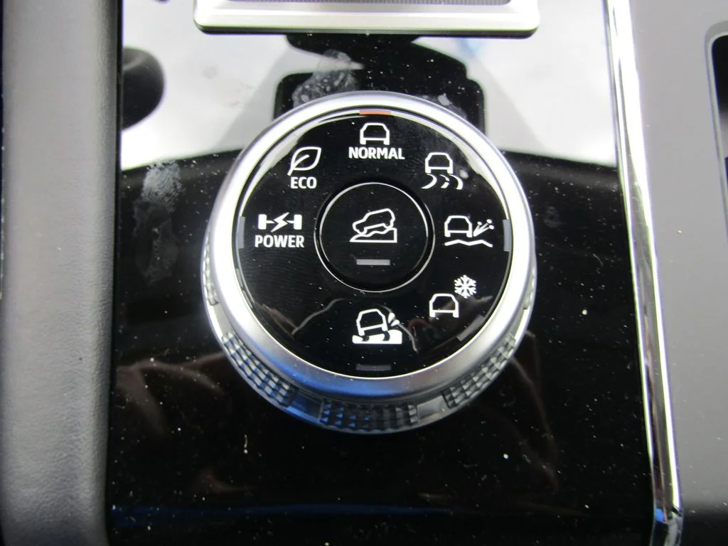 2025 Mitsubishi Outlander Plug-in Hybrid SE - Photo 28