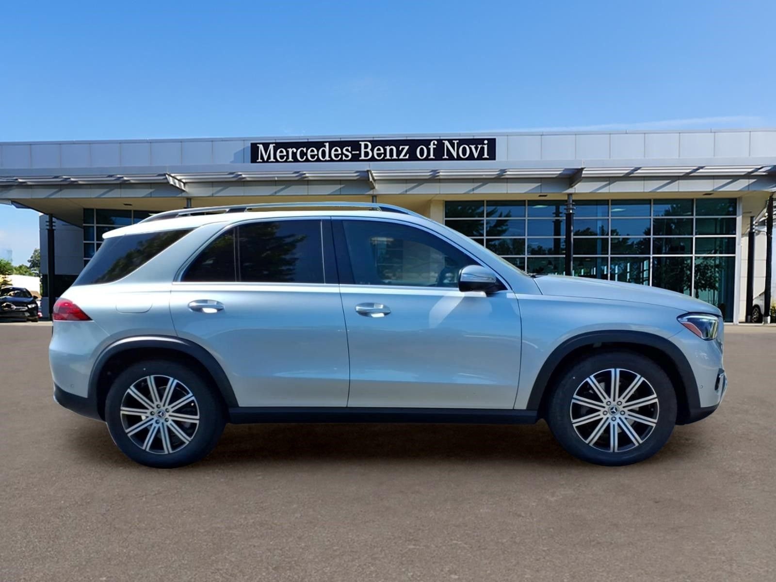 Certified Used 2025  Mercedes-Benz GLE 350 image 6