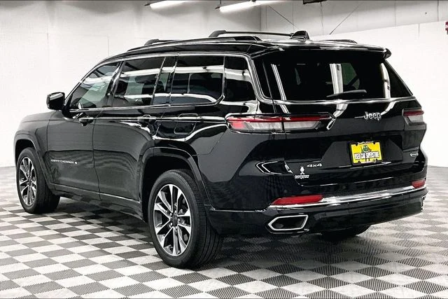 Used 2023 Diamond Black Crystal Pearlcoat Jeep Overland image 2