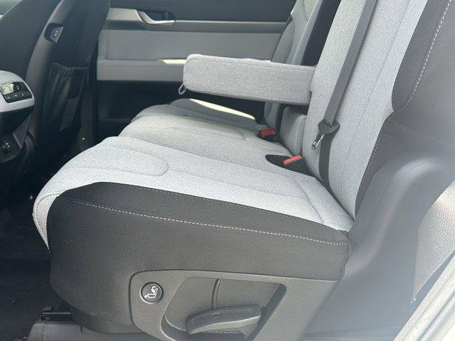 2025 Hyundai Palisade SE - Photo 17