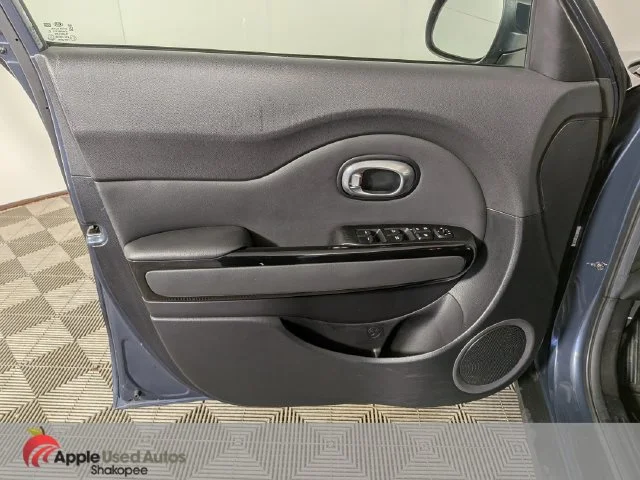 Used 2016 Blue Kia Exclaim image 10