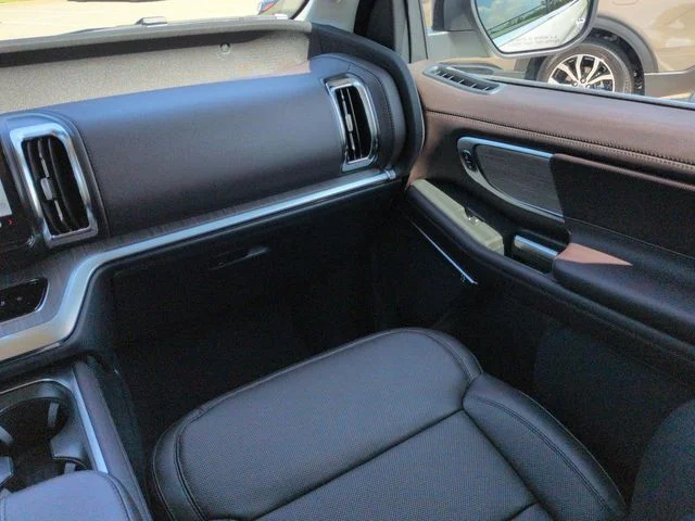 New 2026 Star White Metallic Tri-Coat Ford Platinum® image 17