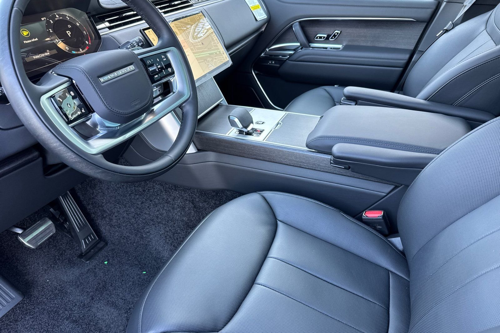 New 2026 Santorini Black Land Rover SE image 9