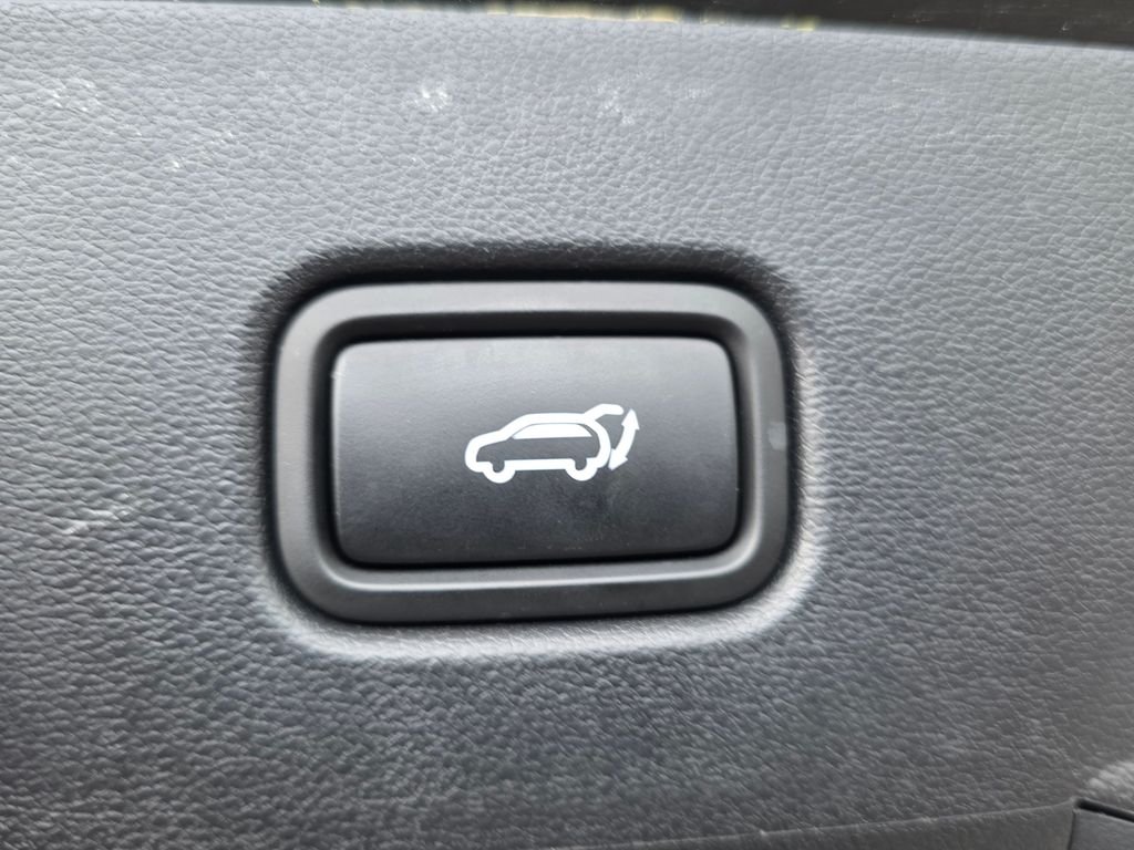 Certified Used 2025 Black Hyundai SEL image 13