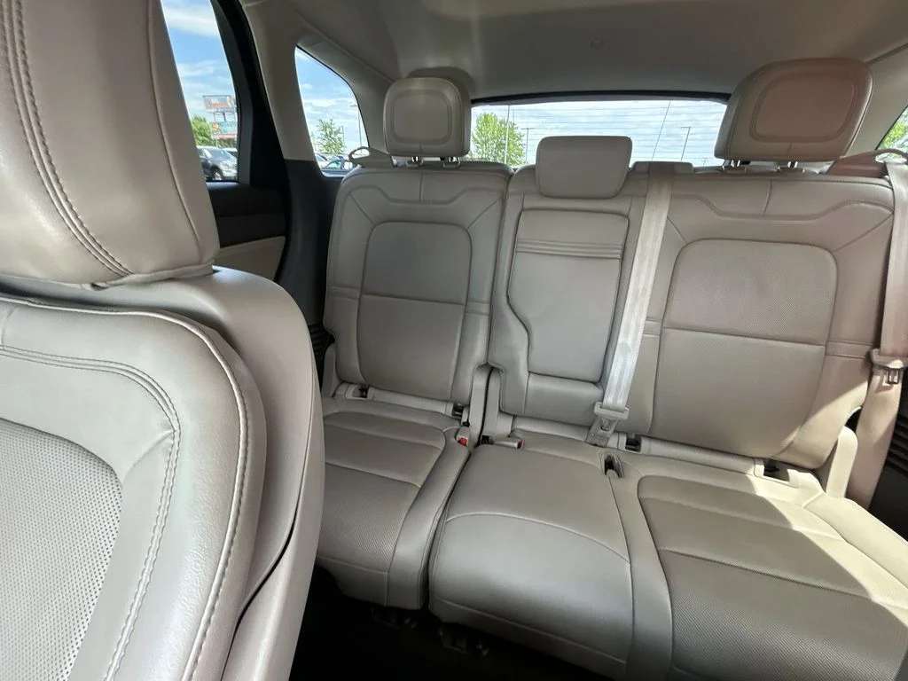 Used 2022 White Lincoln Reserve image 14