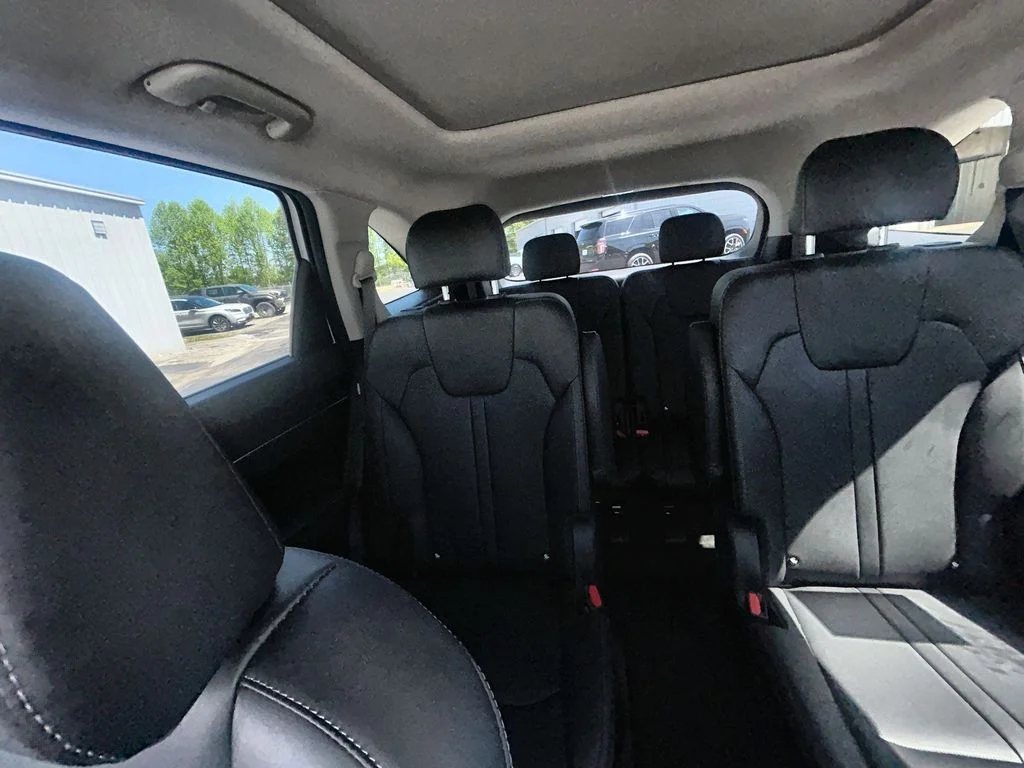 Used 2025 White Kia EX image 29