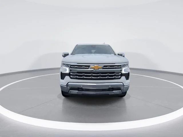Used 2025 White Chevrolet LTZ image 3