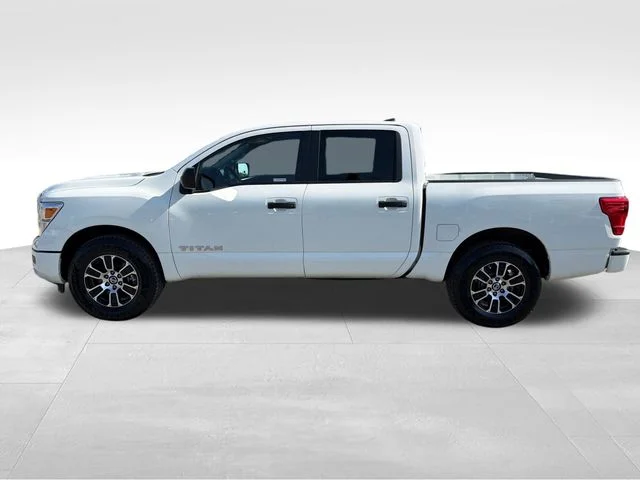 Used 2022 White Nissan SV image 4