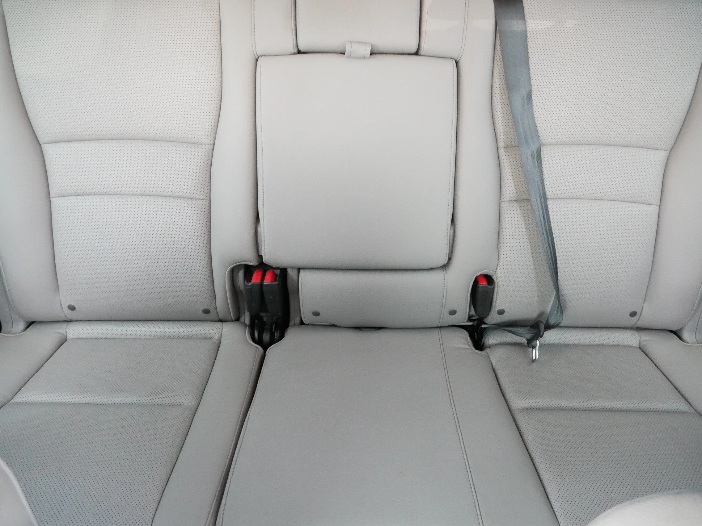 Used 2018 Lunar Silver Metallic Honda RTL image 13
