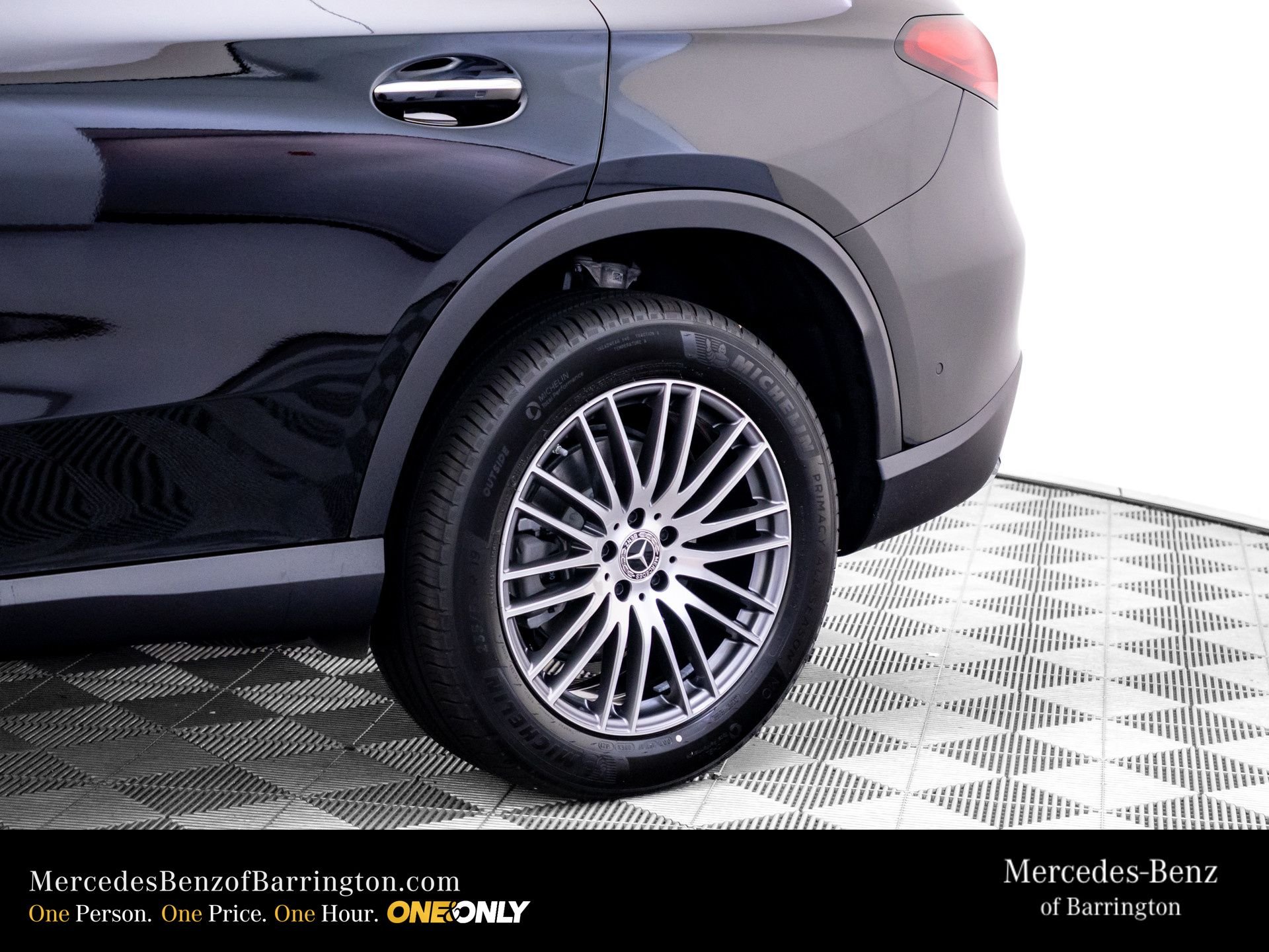 New 2026 Black Mercedes-Benz GLC 300 image 36