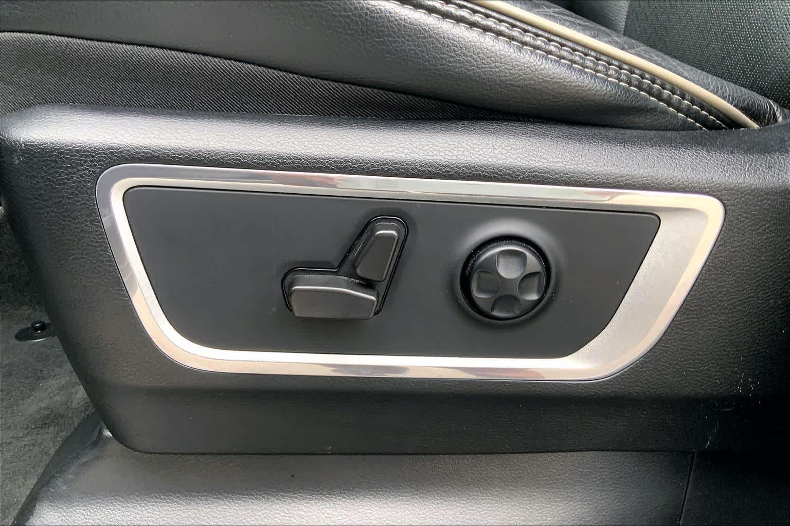 Used 2021 Bright White Clearcoat Ram Laramie image 32